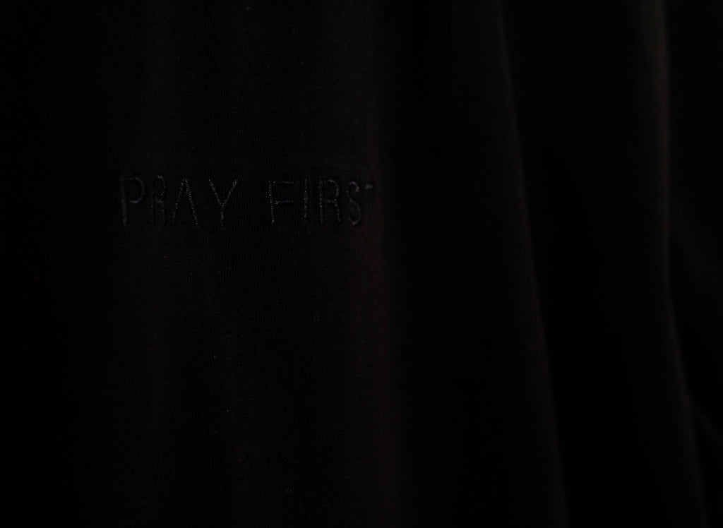 T-shirt noir Pray First